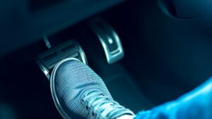 پدال ترمز ماشینم سفت شده چرا؟